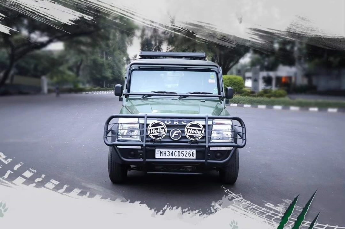 Force Trax jungle safari SUV